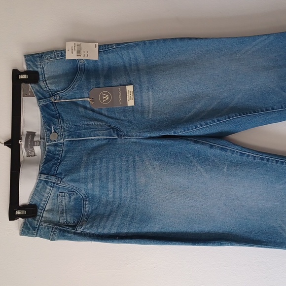 New Jeans High Rise Light Blue Denim Flare Strectchy Curvy 14W, inseam 24 inches - Picture 2 of 9